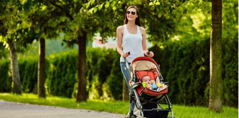 Read more about the article Perbandingan Stroller Travel System vs Stroller Ringan: Mana yang Lebih Praktis?